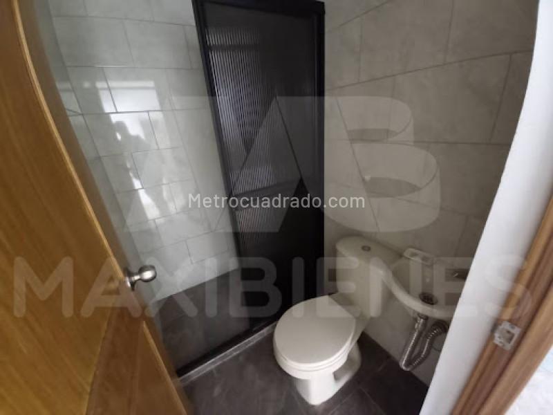 Casa Amplia de 5 Alcobas Disponible en Calasanz - 8