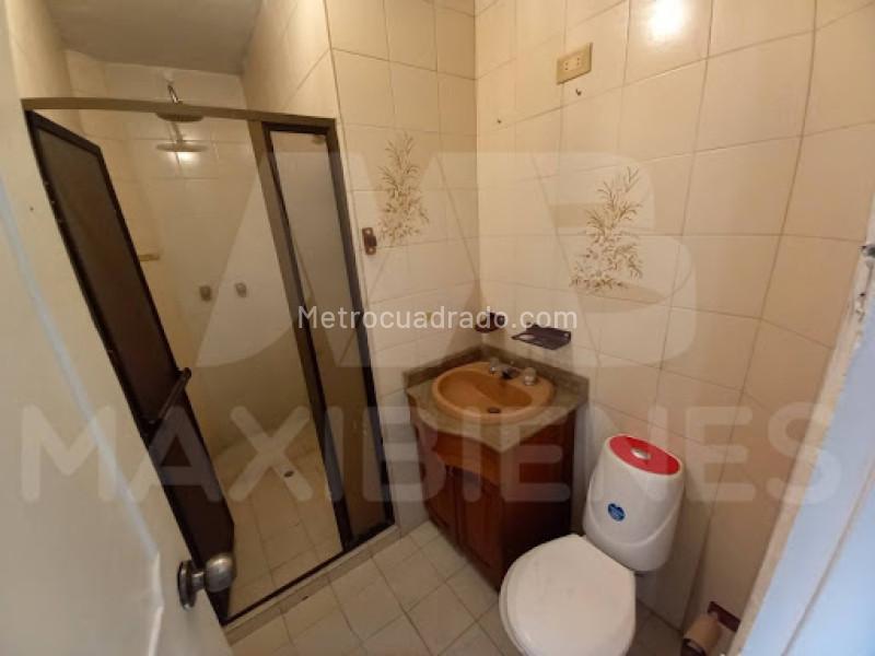 Casa Amplia de 5 Alcobas Disponible en Calasanz - 9