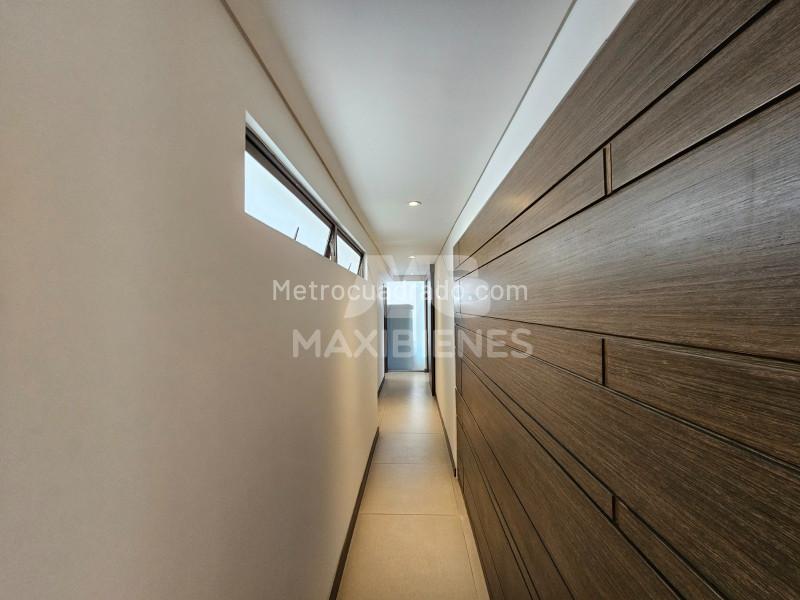 Apartamento de 2 Alcobas con Balcón en Conquistadores - 2