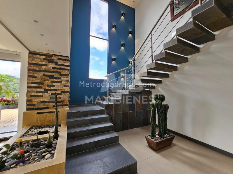 Apartamento de 2 Alcobas con Balcón en Conquistadores - 3