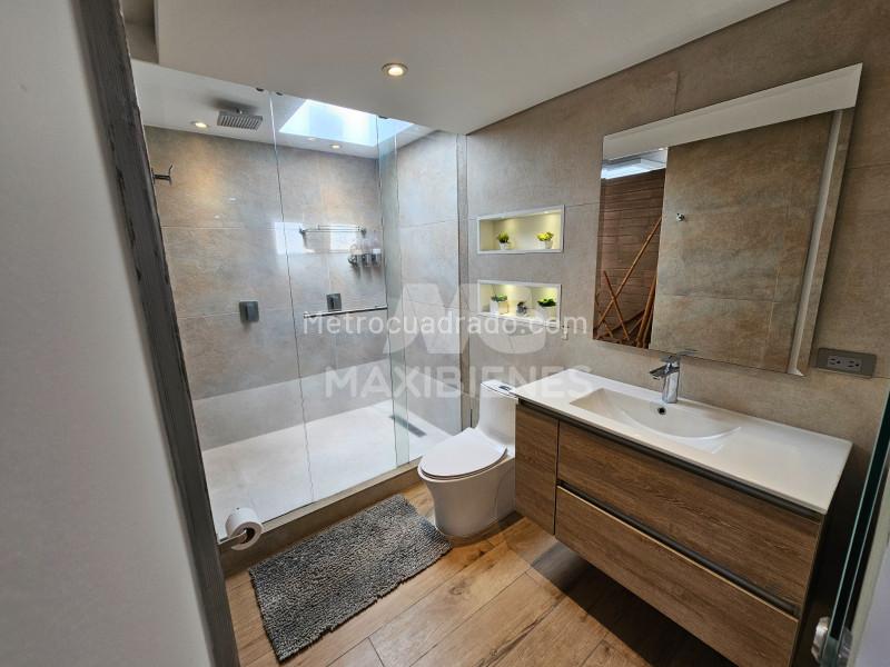 Apartamento de 2 Alcobas con Balcón en Conquistadores - 4