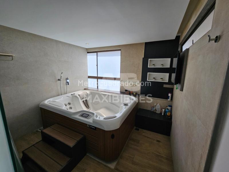 Apartamento de 2 Alcobas con Balcón en Conquistadores - 5