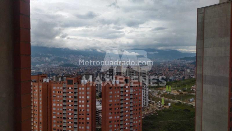 Apartamento de 2 Alcobas con Balcón y Servicios en Calasanz - 3