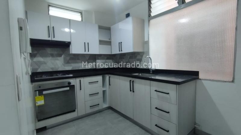 Spacious 3BR Apartment in La Castellana - 2