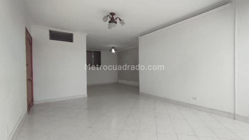 Spacious 3BR Apartment in La Castellana - 8