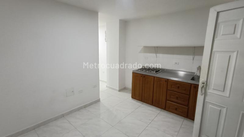 Available 2BR Apartment in Floresta - 2