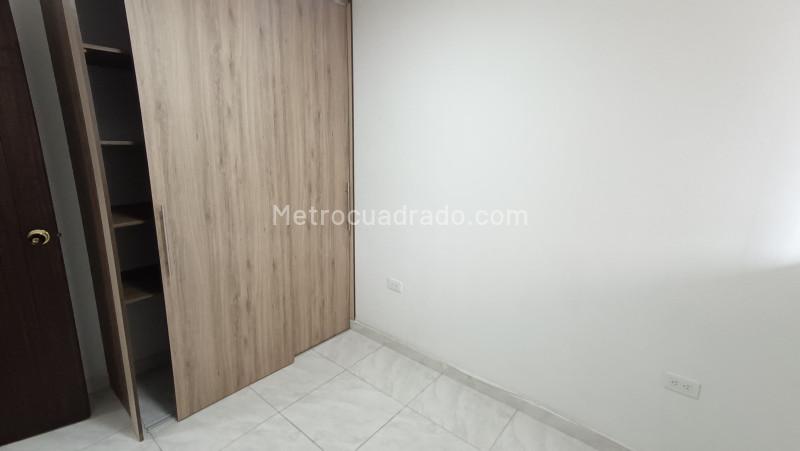 Available 2BR Apartment in Floresta - 4