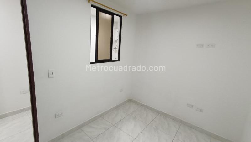 Available 2BR Apartment in Floresta - 5