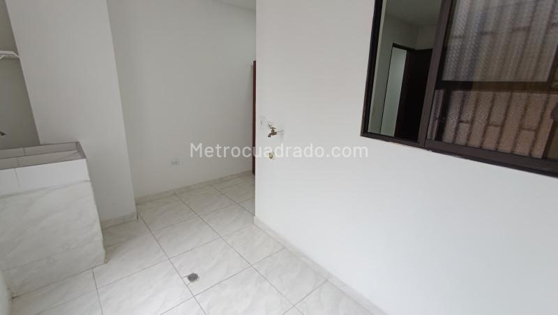Available 2BR Apartment in Floresta - 7