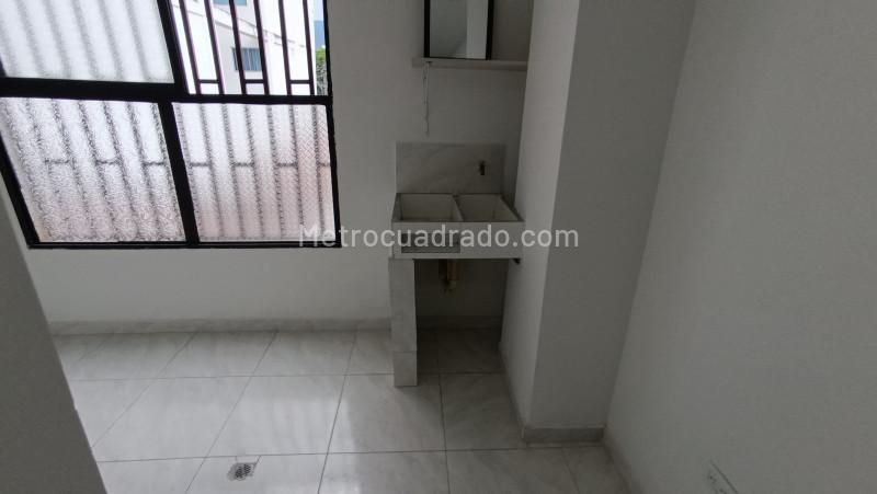 Available 2BR Apartment in Floresta - 8