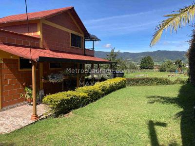Casa de 3 alcobas en venta en San Felix, Bello, 997 m² · foto 3 de 20