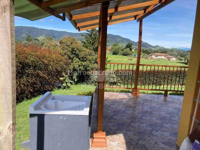 Casa de 3 alcobas en venta en San Felix, Bello, 997 m² · foto 8 de 20