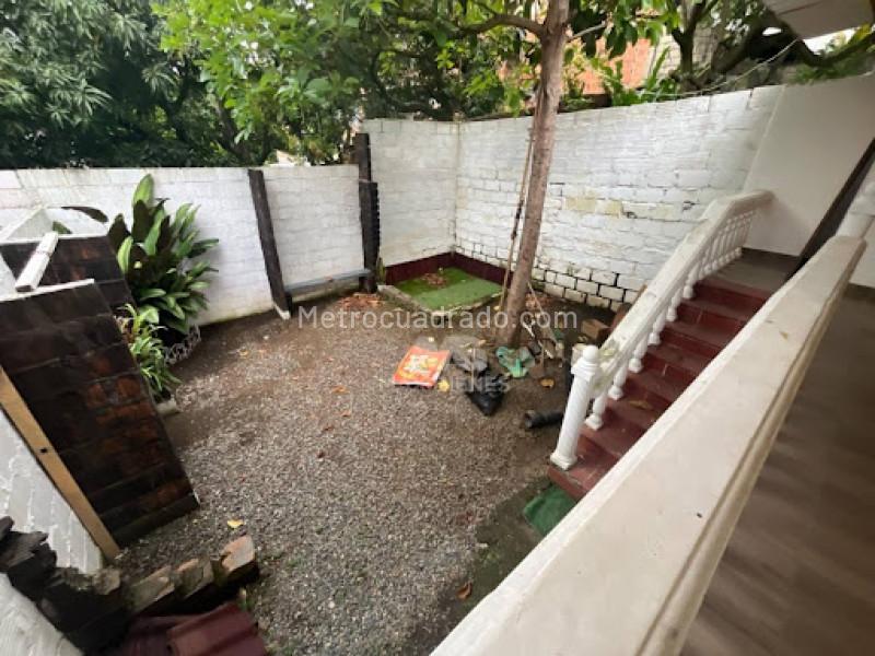 Casa Comercial de 5 Alcobas en Arriendo en Robledo