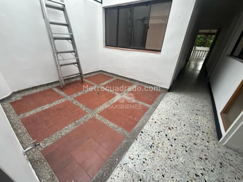Casa Comercial de 5 Alcobas en Arriendo en Robledo - 2