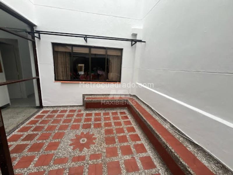 Casa Comercial de 5 Alcobas en Arriendo en Robledo - 3