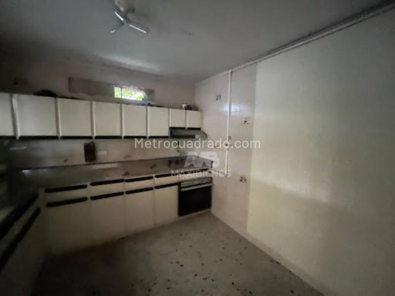 Casa Comercial de 5 Alcobas en Arriendo en Robledo - 5