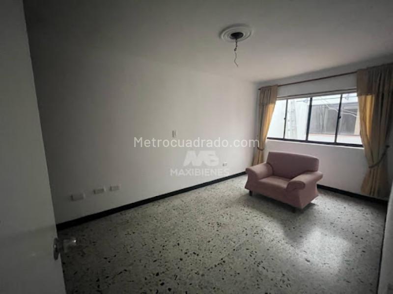 Casa Comercial de 5 Alcobas en Arriendo en Robledo - 6