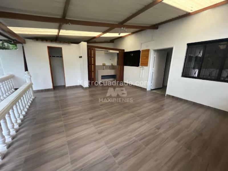 Casa Comercial de 5 Alcobas en Arriendo en Robledo - 8