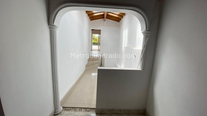 Apartamento de 4 Alcobas en arriendo en La Almería - 8