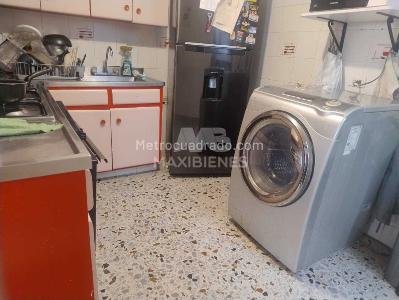 Apartamento de 2 alcobas en venta en Parque Principal, Sabaneta, 79 m² · foto 2 de 10