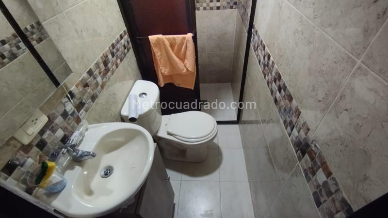 Casa Amplia de 4 Alcobas en Laureles - 2