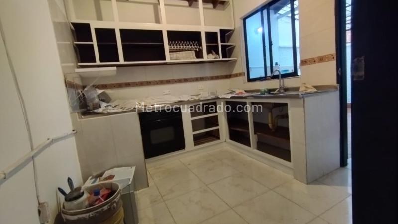 Casa Amplia de 4 Alcobas en Laureles - 6
