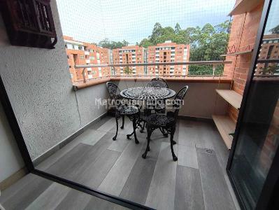 Apartamento en venta en La Almeria, Medellín · foto 4 de 12