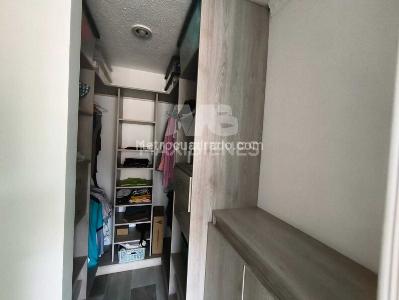 Apartamento en venta en La Almeria, Medellín · foto 11 de 12