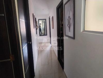 Apartamento de 3 alcobas en venta en Estadio, Medellín, 80 m² · foto 2 de 15