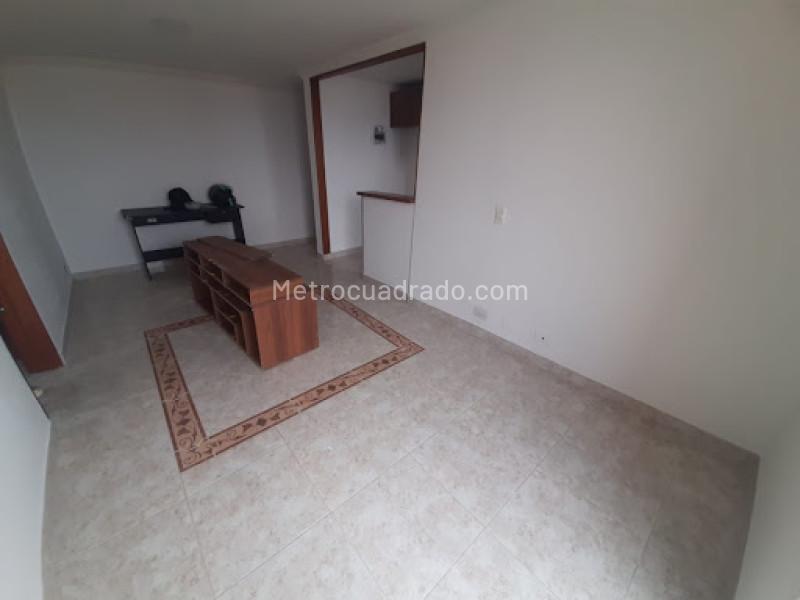 Apartamento de 3 Alcobas con Balcón en Los Colores - 4