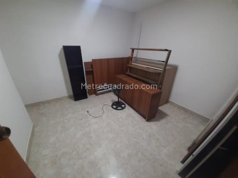 Apartamento de 3 Alcobas con Balcón en Los Colores - 5