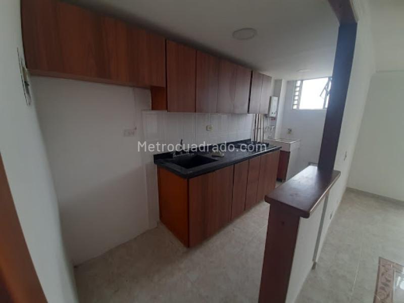 Apartamento de 3 Alcobas con Balcón en Los Colores - 7