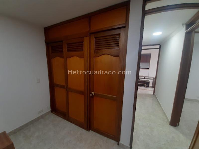 Apartamento de 3 Alcobas con Balcón en Los Colores - 9