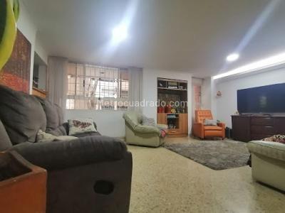 Apartamento de 4 alcobas en venta en Laureles, Medellín, 189 m² · foto 4 de 13