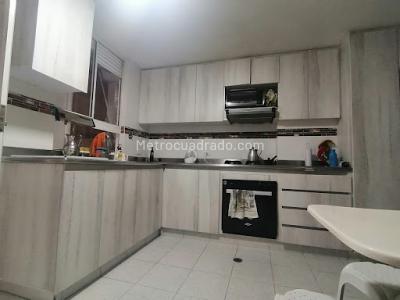 Apartamento de 4 alcobas en venta en Laureles, Medellín, 189 m² · foto 7 de 13