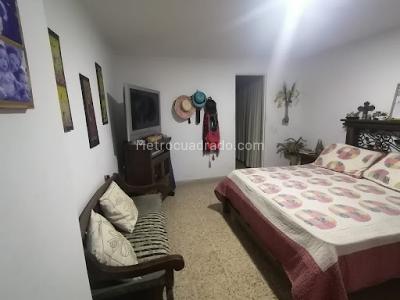 Apartamento de 4 alcobas en venta en Laureles, Medellín, 189 m² · foto 9 de 13