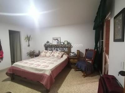 Apartamento de 4 alcobas en venta en Laureles, Medellín, 189 m² · foto 10 de 13