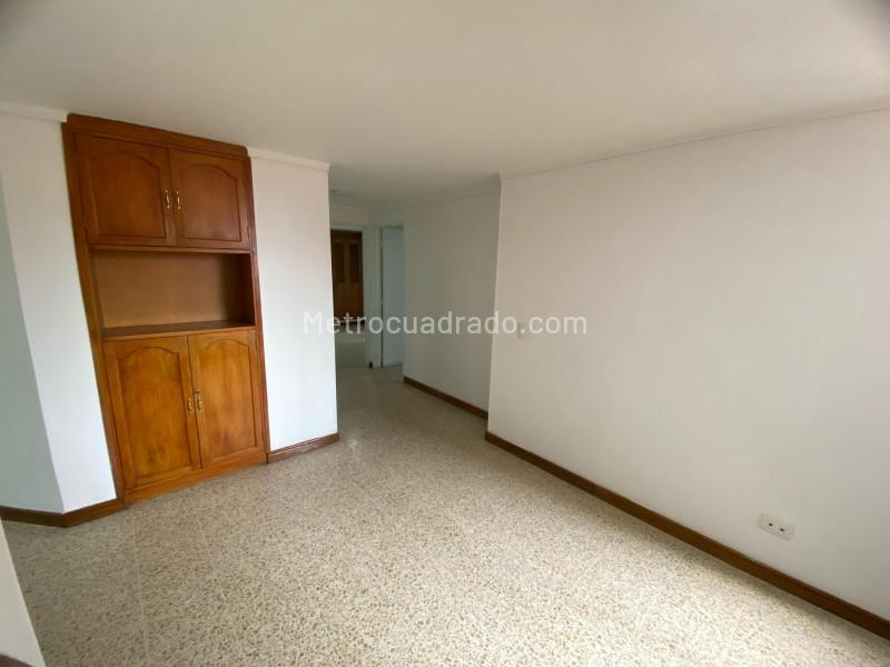 4BR Apartment with Elevator & Covered Parking in Florida Nueva