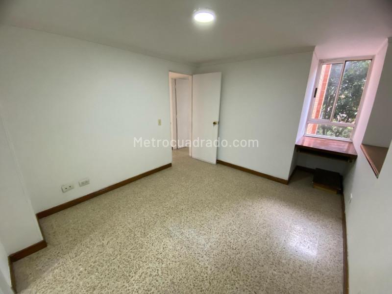 4BR Apartment with Elevator & Covered Parking in Florida Nueva - 9