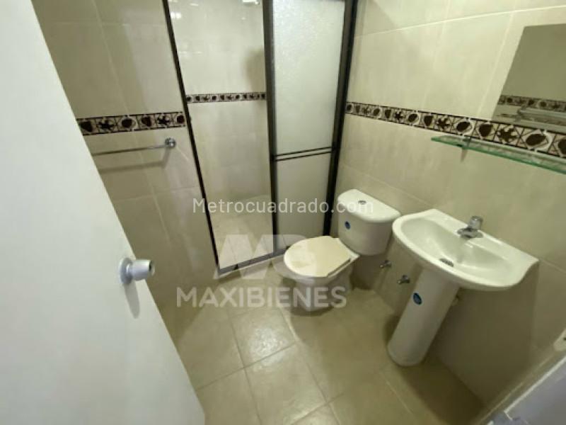 Casa de 3 Alcobas en Florida Nueva con Buen Acceso - 9