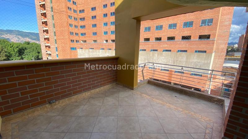 Spacious 4BR Apartment in Los Pinos