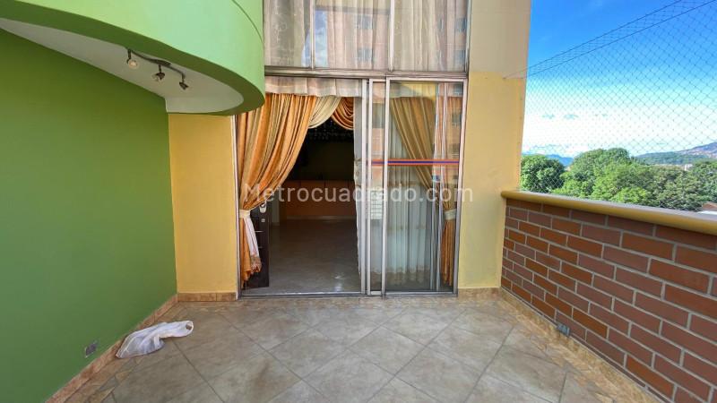 Spacious 4BR Apartment in Los Pinos - 2