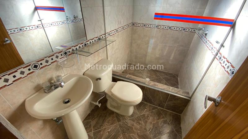 Spacious 4BR Apartment in Los Pinos - 4