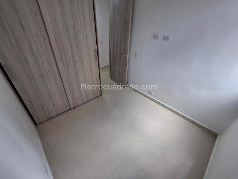 Charming 3BR Apartment in Pajarito - 2