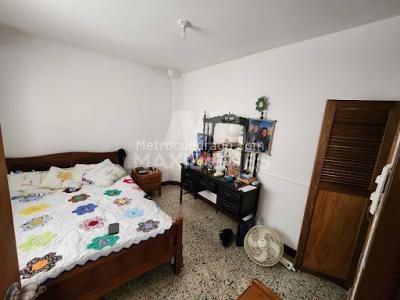 Apartamento de 4 alcobas en venta en Machado, Bello, 107 m² · foto 5 de 9