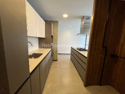 Apartamento de 2 alcobas en arriendo en Patio Bonito, Medellín, 104 m² · foto 3 de 15