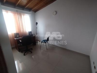 Apartamento de 5 alcobas en venta en Lorena, Medellín, 170 m² · foto 17 de 18