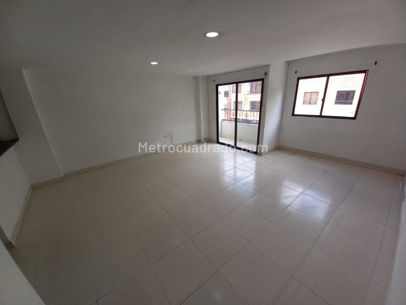 Apartamento Amplio de 3 Alcobas en Santa Lucía - 2