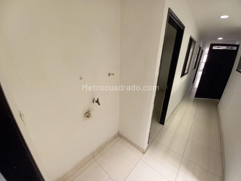Apartamento Amplio de 3 Alcobas en Santa Lucía - 5