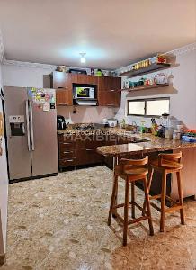 Apartamento de 4 alcobas en venta en Laureles, Medellín, 147 m² · foto 3 de 12